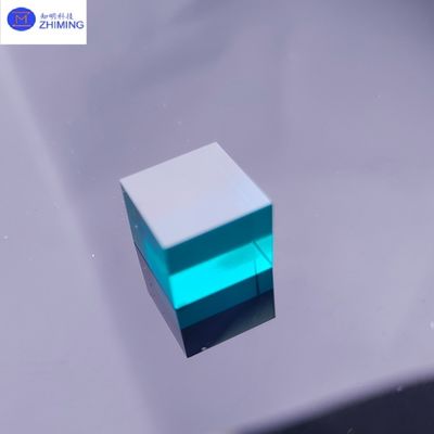 الحجر الكريم الصناعي اللون الزعفير الحجر الخام الأزرق السماوي صلابة موخ 9 للمجوهرات الحرفية