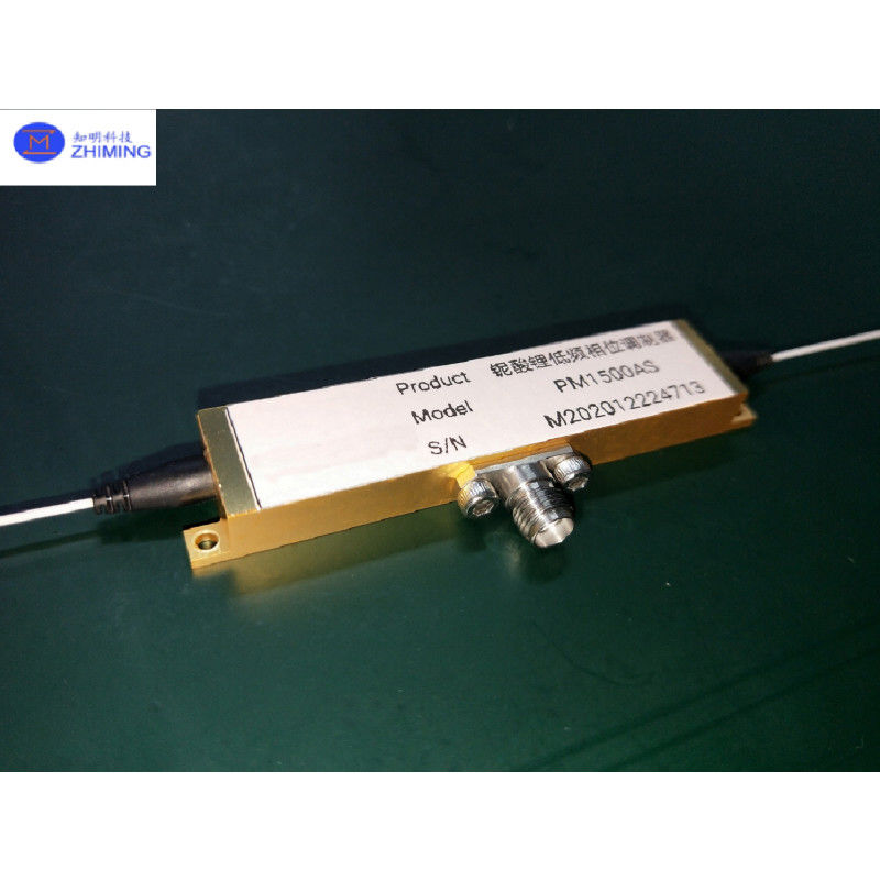 1000nm Modulator مرحلة منخفضة Vπ ، تحمل عالية الطاقة ، تصميم الاستقطاب الفردي للاستشعار بالألياف والاتصالات الضوئية