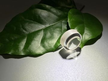 سعر جيد 5mm سمك مخصص الياقوت زجاج مع ثقب لجزء تجميع المعدات الانترنت